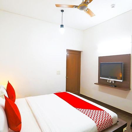 Oyo 62702 Golden Home Stay New Delhi Exterior photo