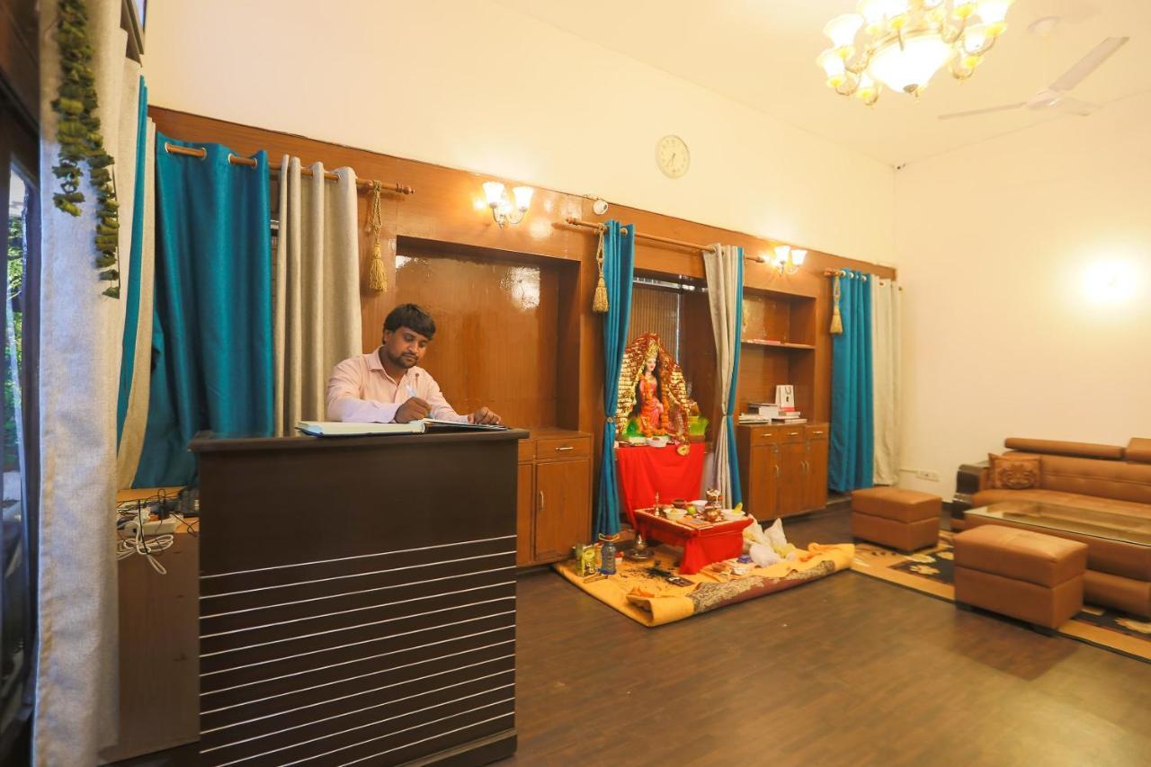 Oyo 62702 Golden Home Stay New Delhi Exterior photo